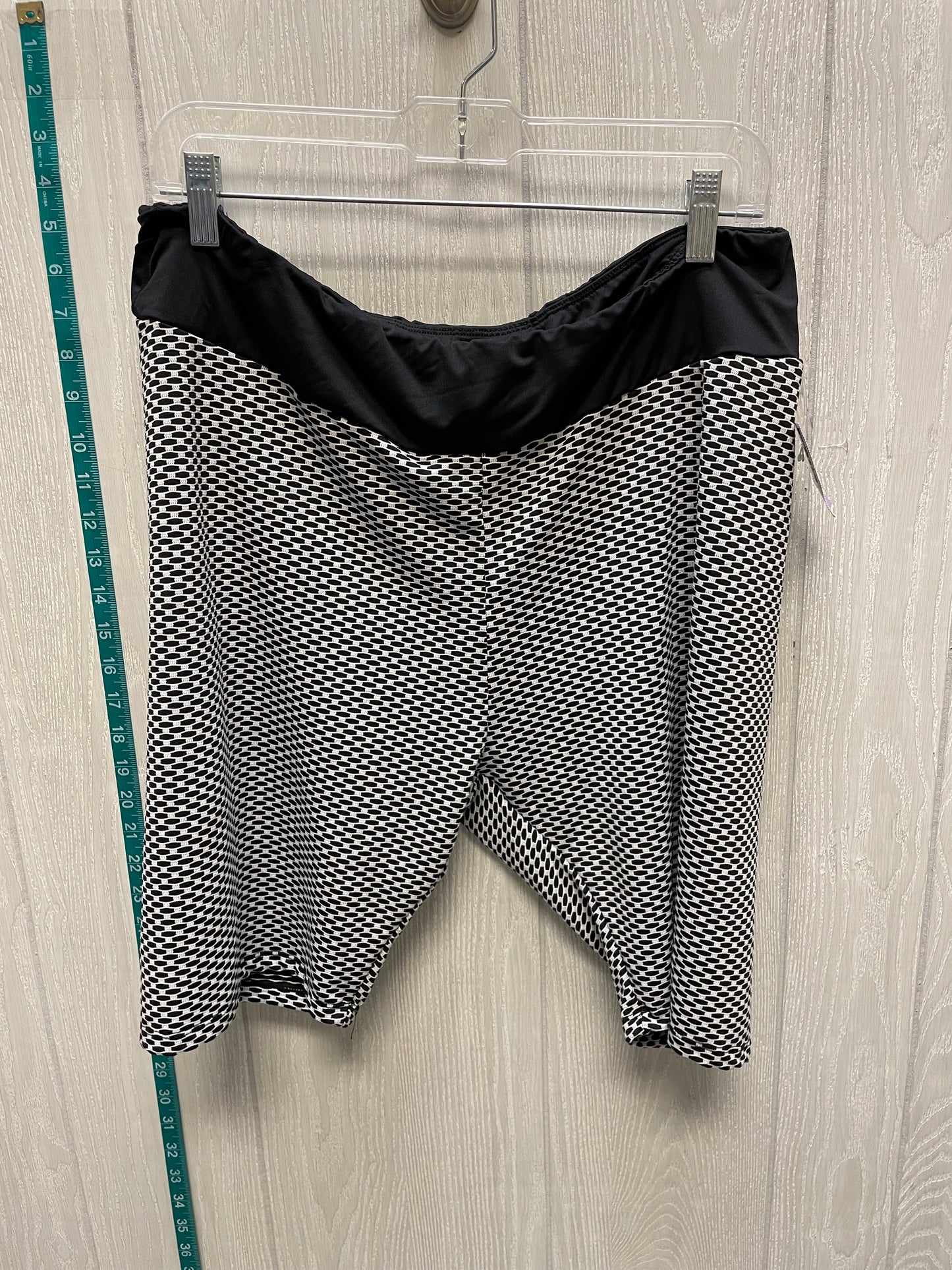 Black & White Shorts Clothes Mentor, Size 1x