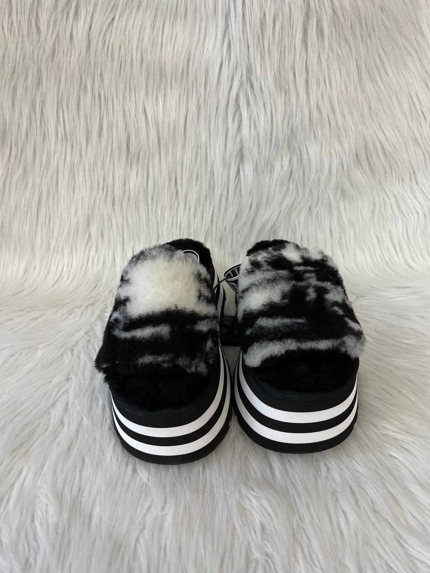 Black & White Sandals Designer Ugg, Size 6