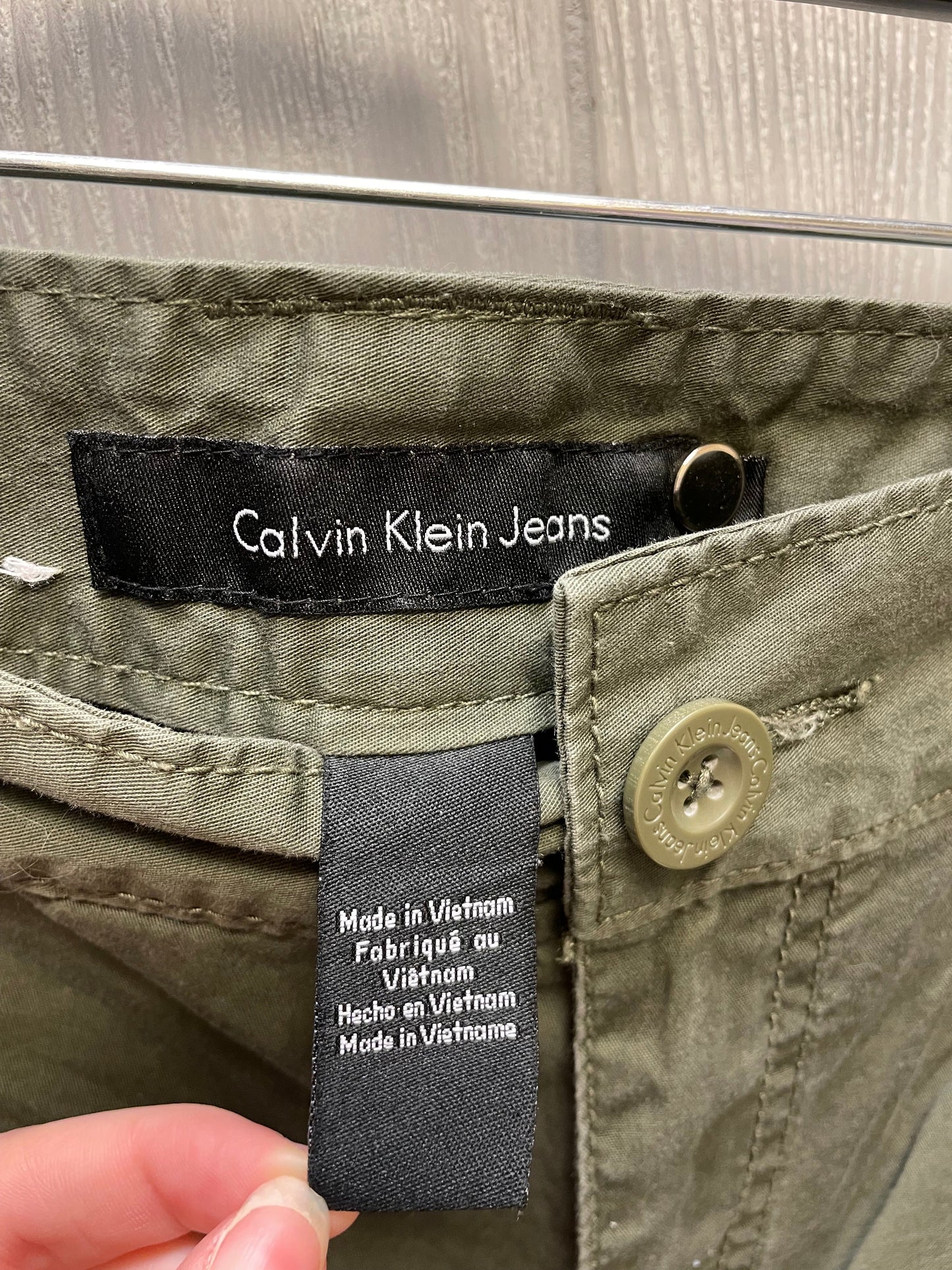 Green Shorts Calvin Klein, Size 18