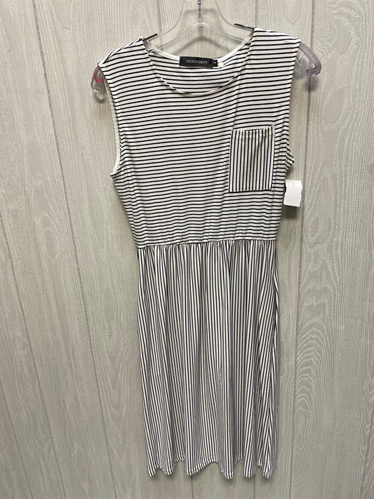 Dress Casual Short By MEROKEETYIn Striped Pattern, Size: S