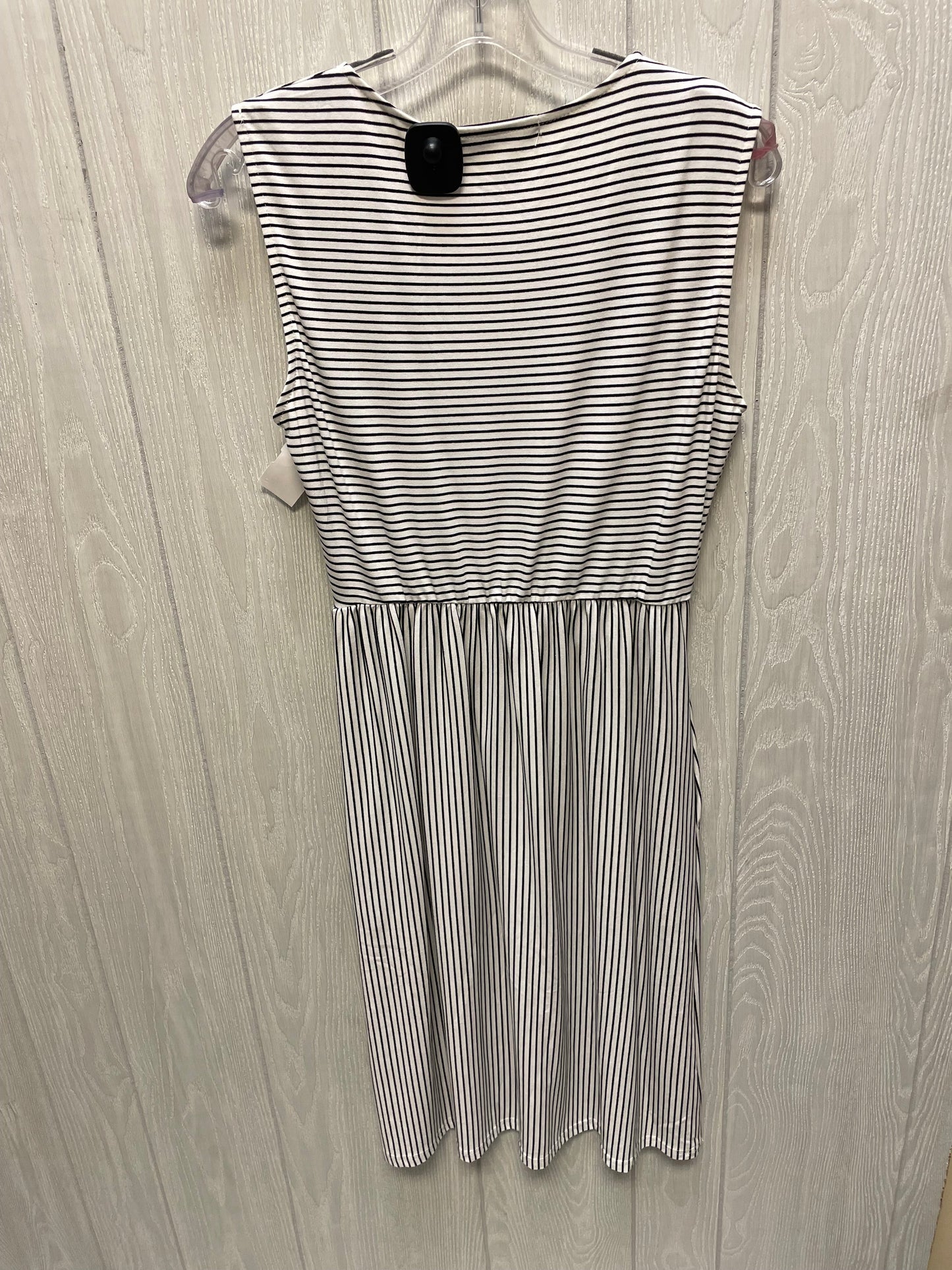 Dress Casual Short By MEROKEETYIn Striped Pattern, Size: S