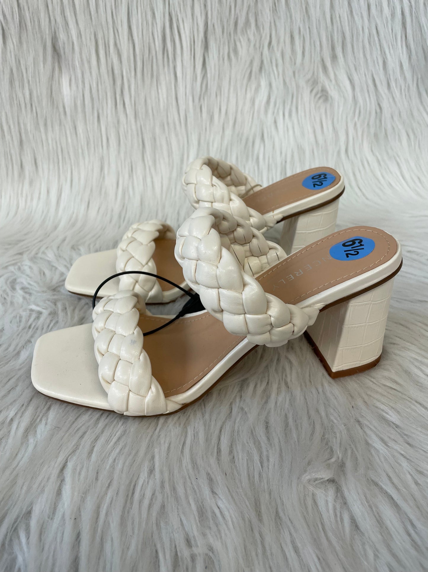 Sandals Heels Block By Clothes Mentor In Cream, Size: 6.5