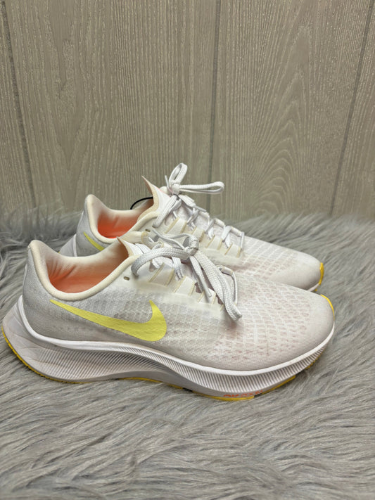 Shoes Athletic By Nike In Cream, Size: 7