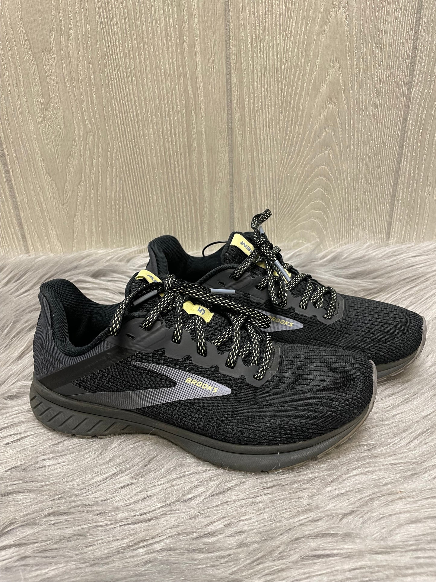 Shoes Athletic By Brooks In Black & Grey, Size: 6