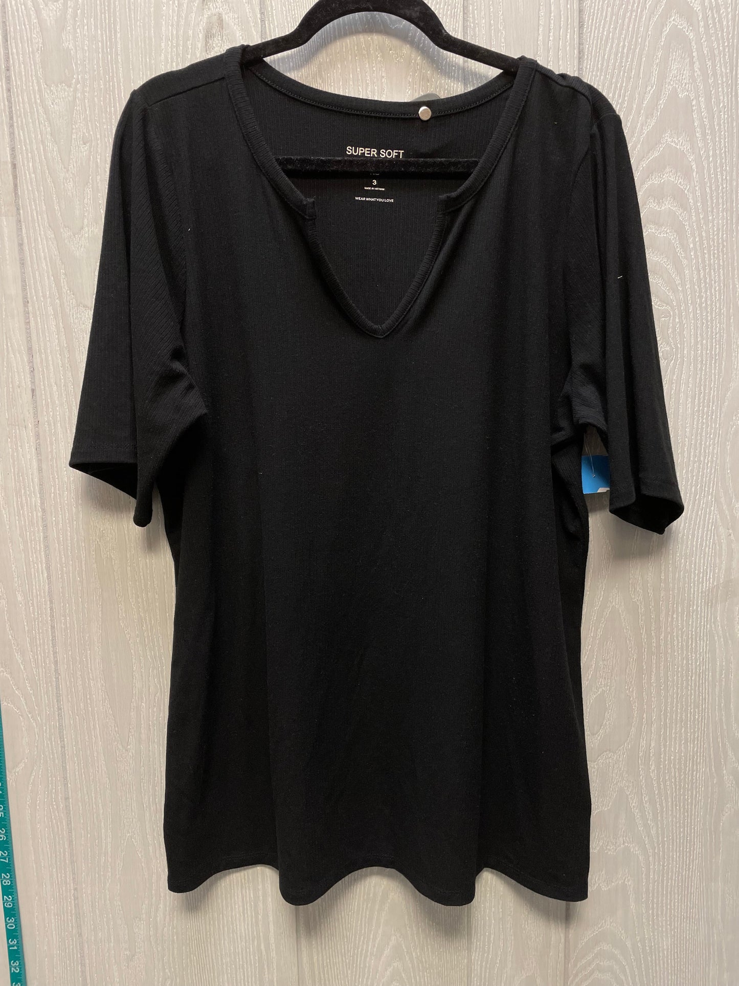 Top Short Sleeve By Torrid In Black, Size: 3x