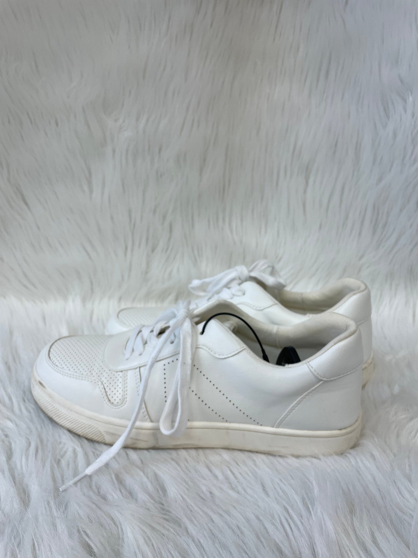 Shoes Sneakers By Mia In Cream, Size: 8.5