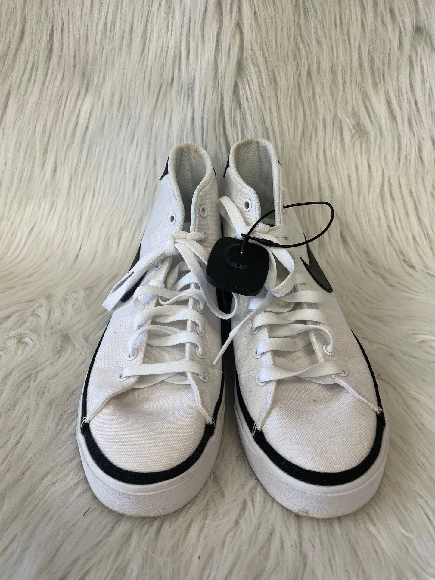 Shoes Sneakers By Nike In White, Size: 9