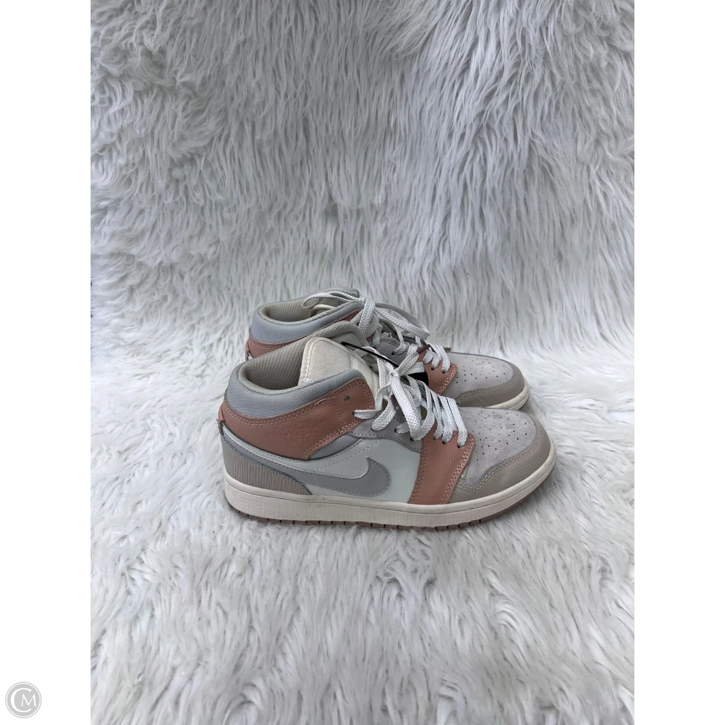 Shoes Sneakers By Nike In Cream & Tan, Size: 9.5
