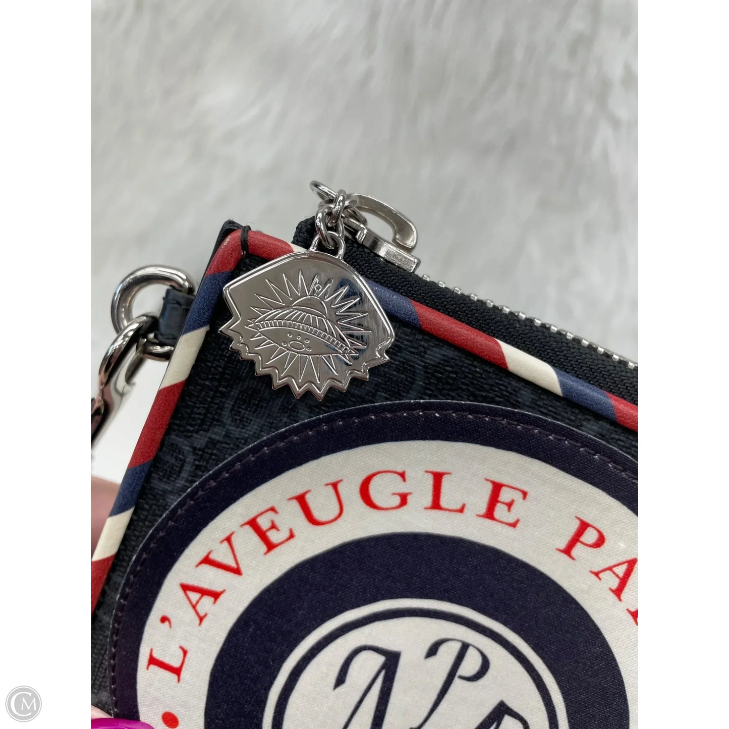 Wristlet Luxury Designer By Gucci, Size: Large