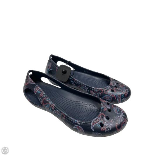 Shoes Flats By Crocs In Paisley Print, Size: 10