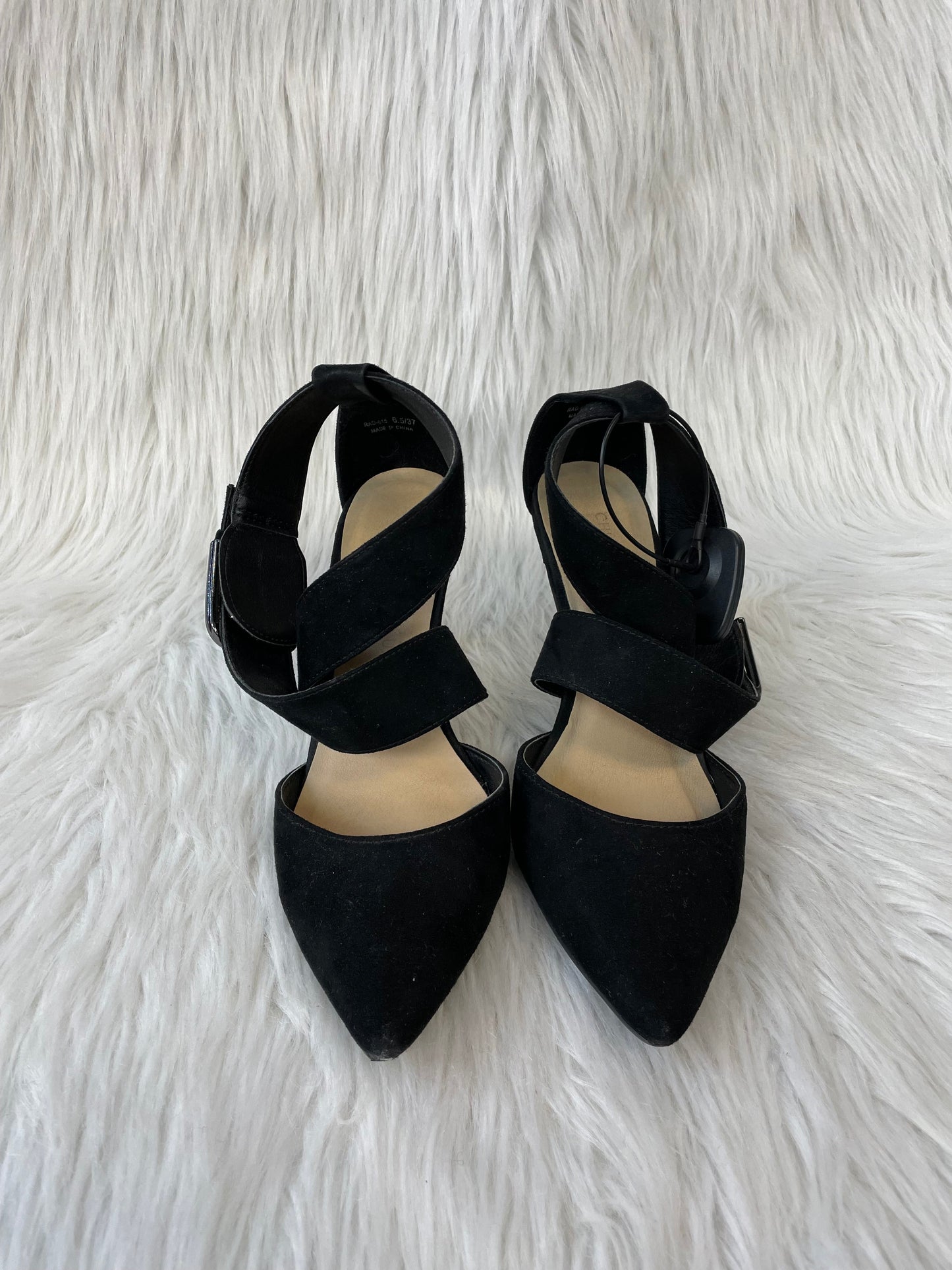 Black Shoes Heels Kitten Chinese Laundry, Size 6.5