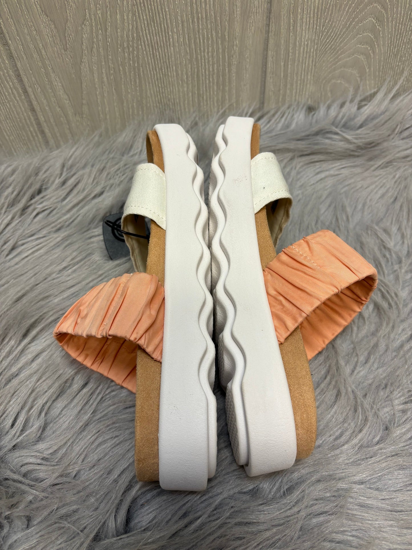 Multi-colored Sandals Flats Koolaburra By Ugg, Size 7.5