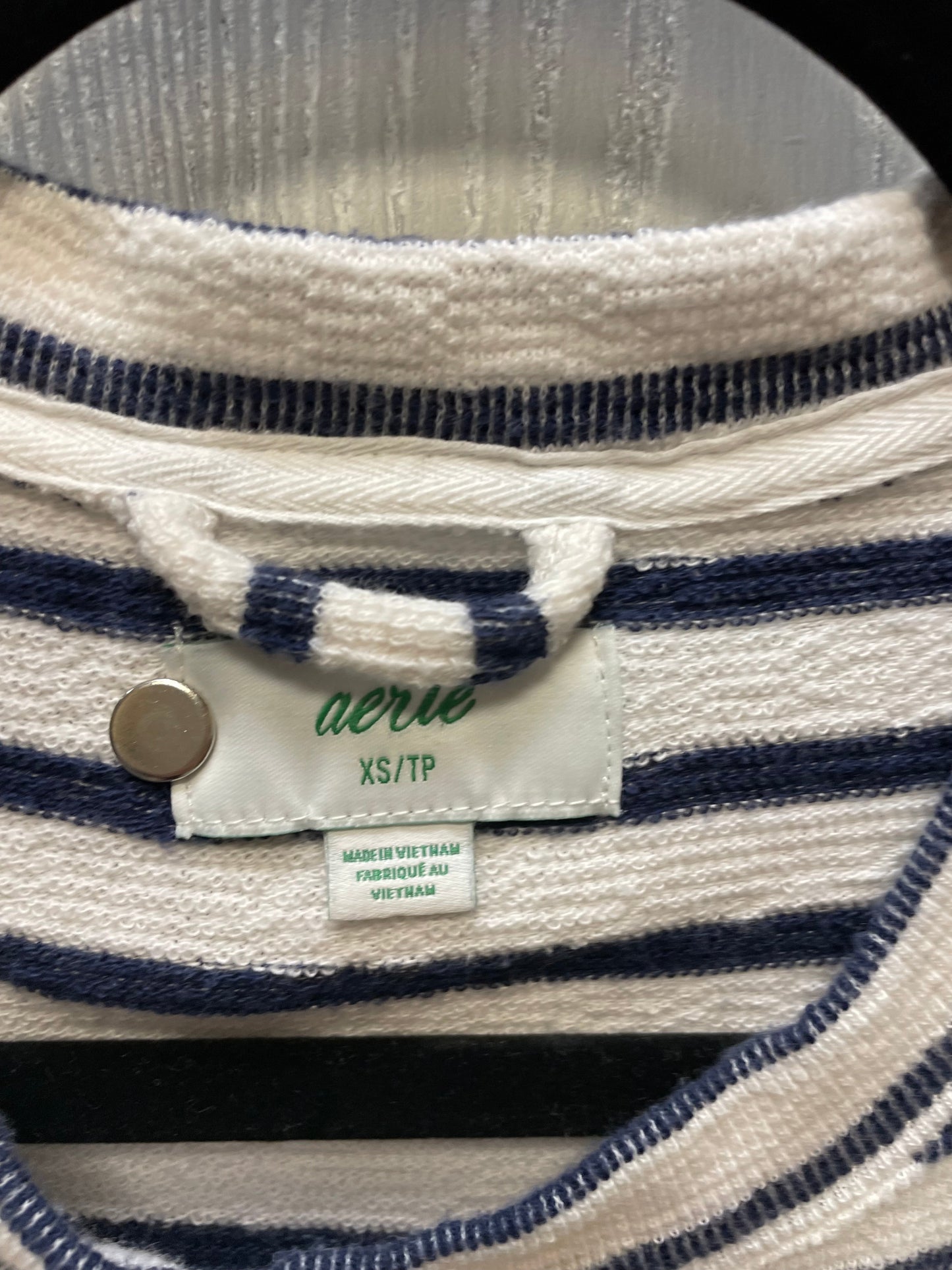 Top Long Sleeve By Aerie In Striped Pattern, Size: Xs