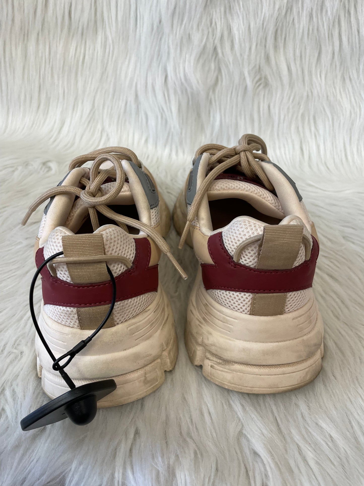 Shoes Sneakers By Steve Madden In Tan, Size: 9