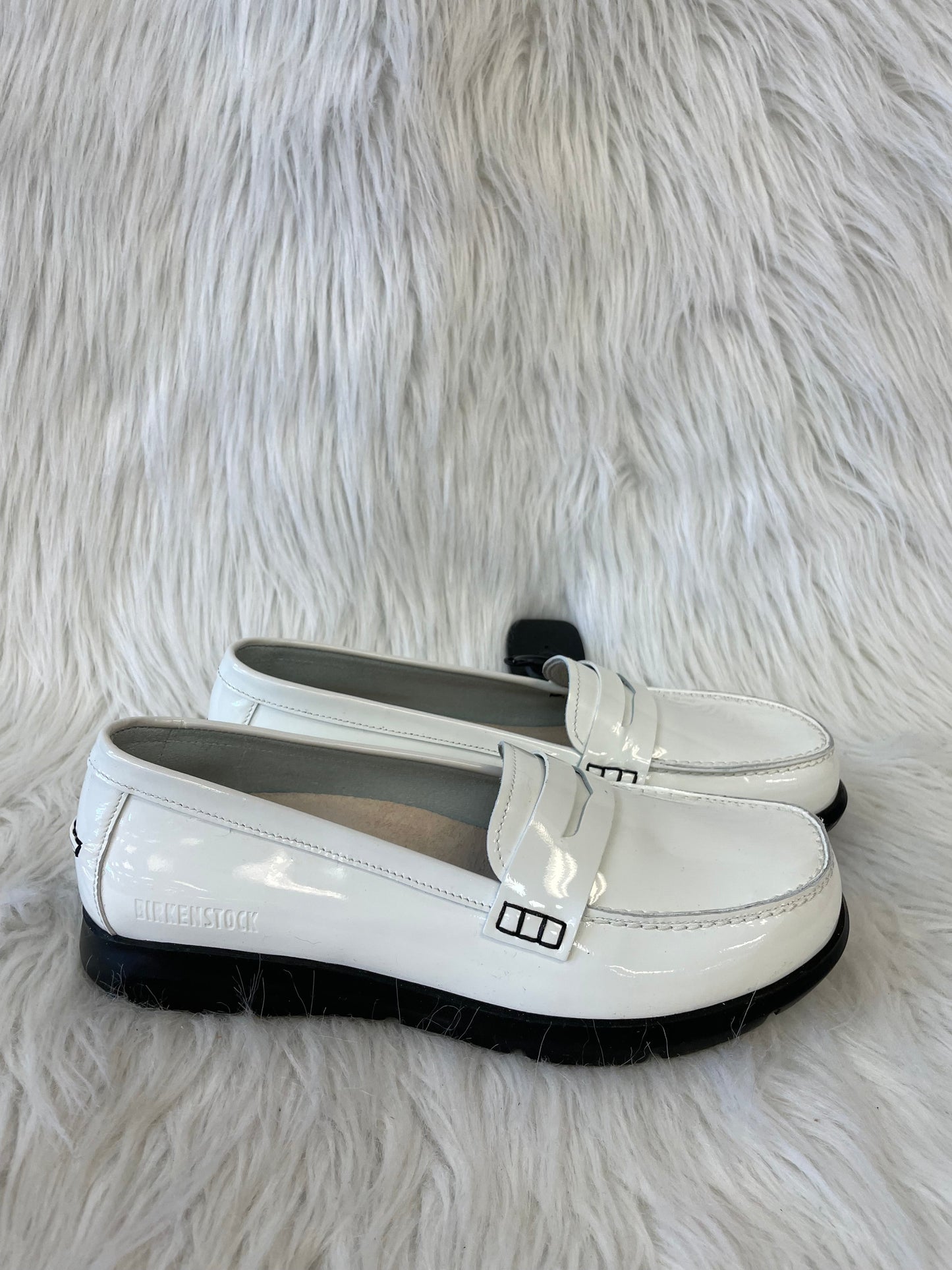 Shoes Flats By Birkenstock In White, Size: 8.5