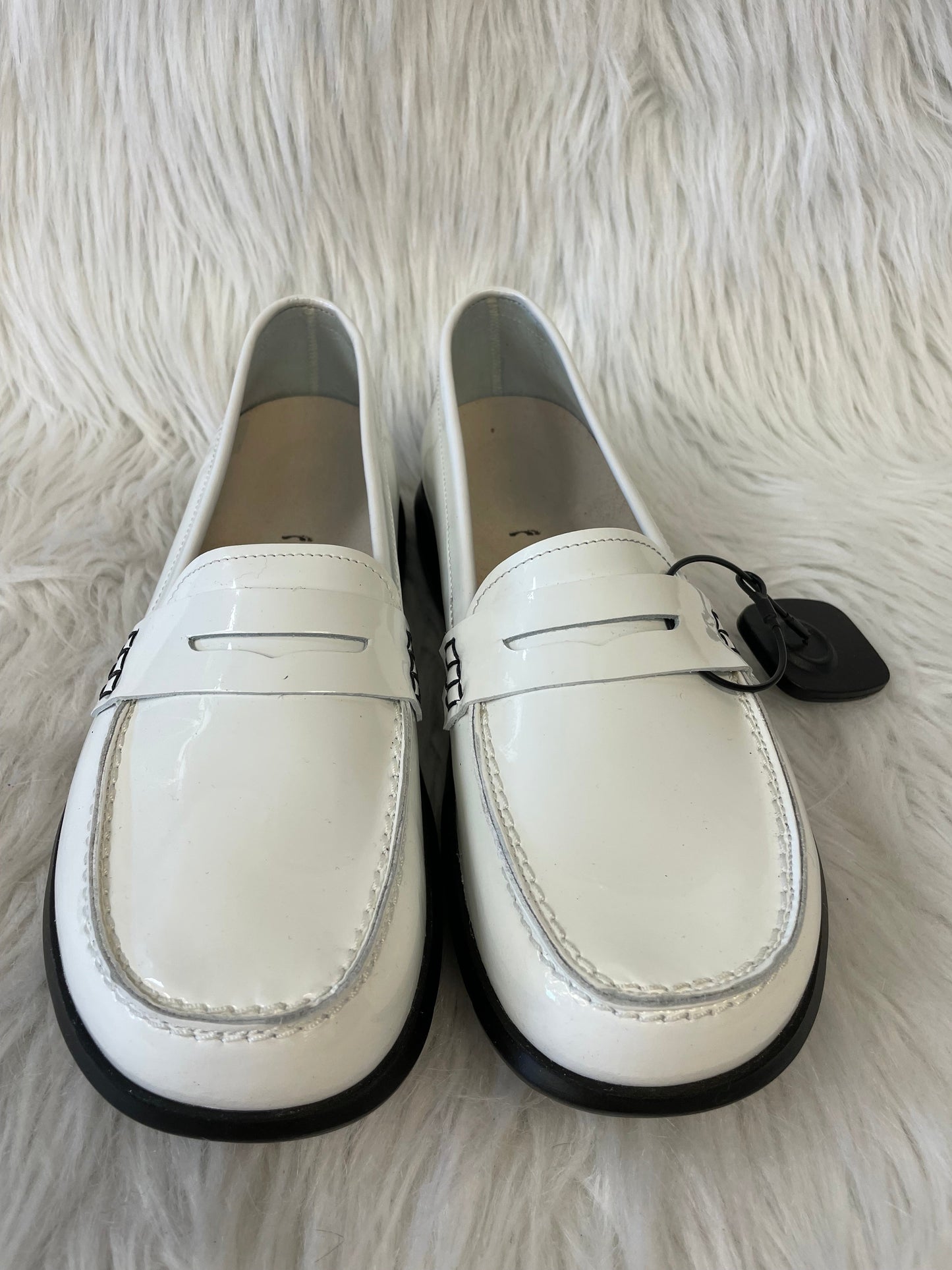 Shoes Flats By Birkenstock In White, Size: 8.5