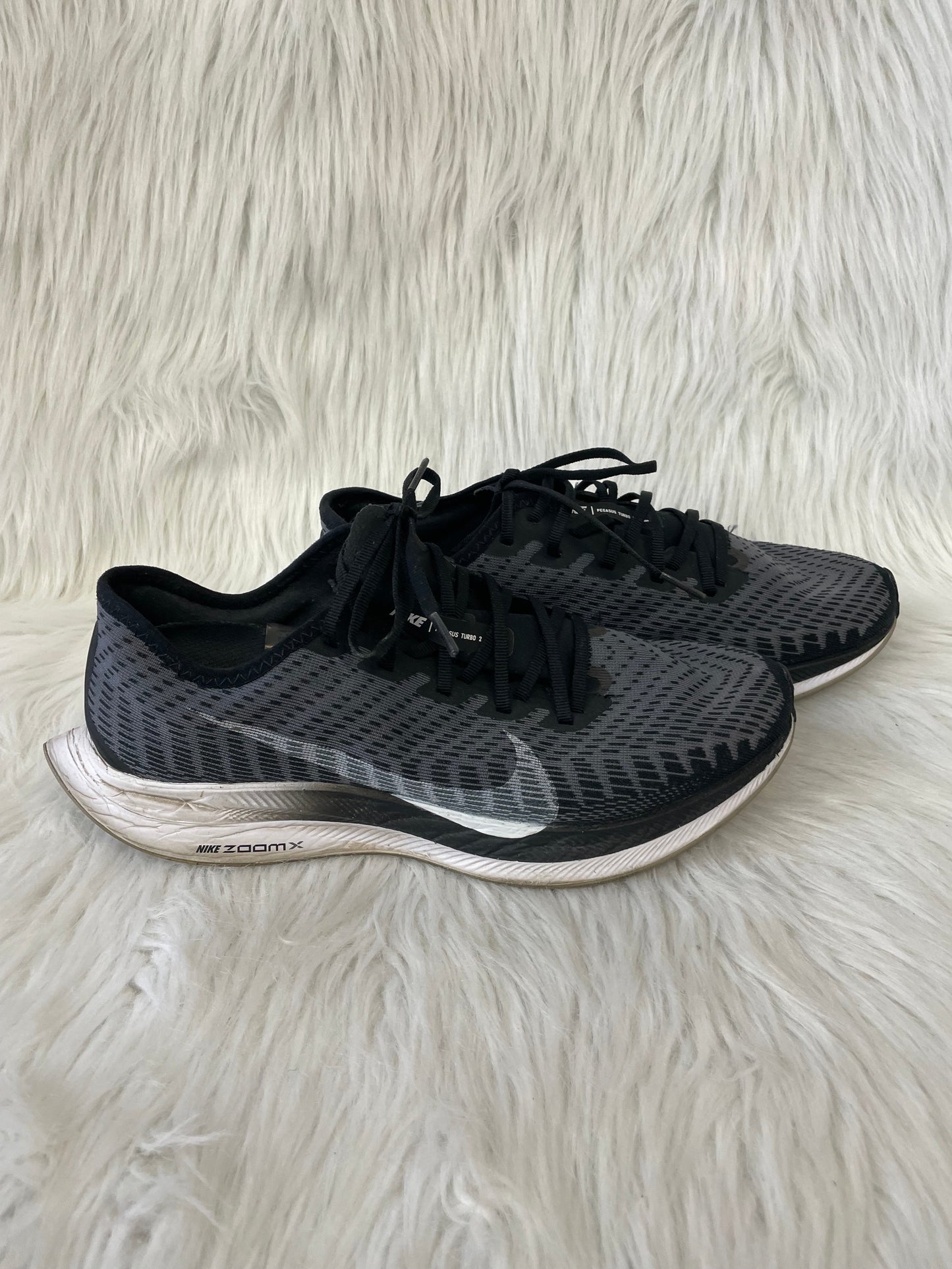 Black & White Shoes Athletic Nike, Size 9.5
