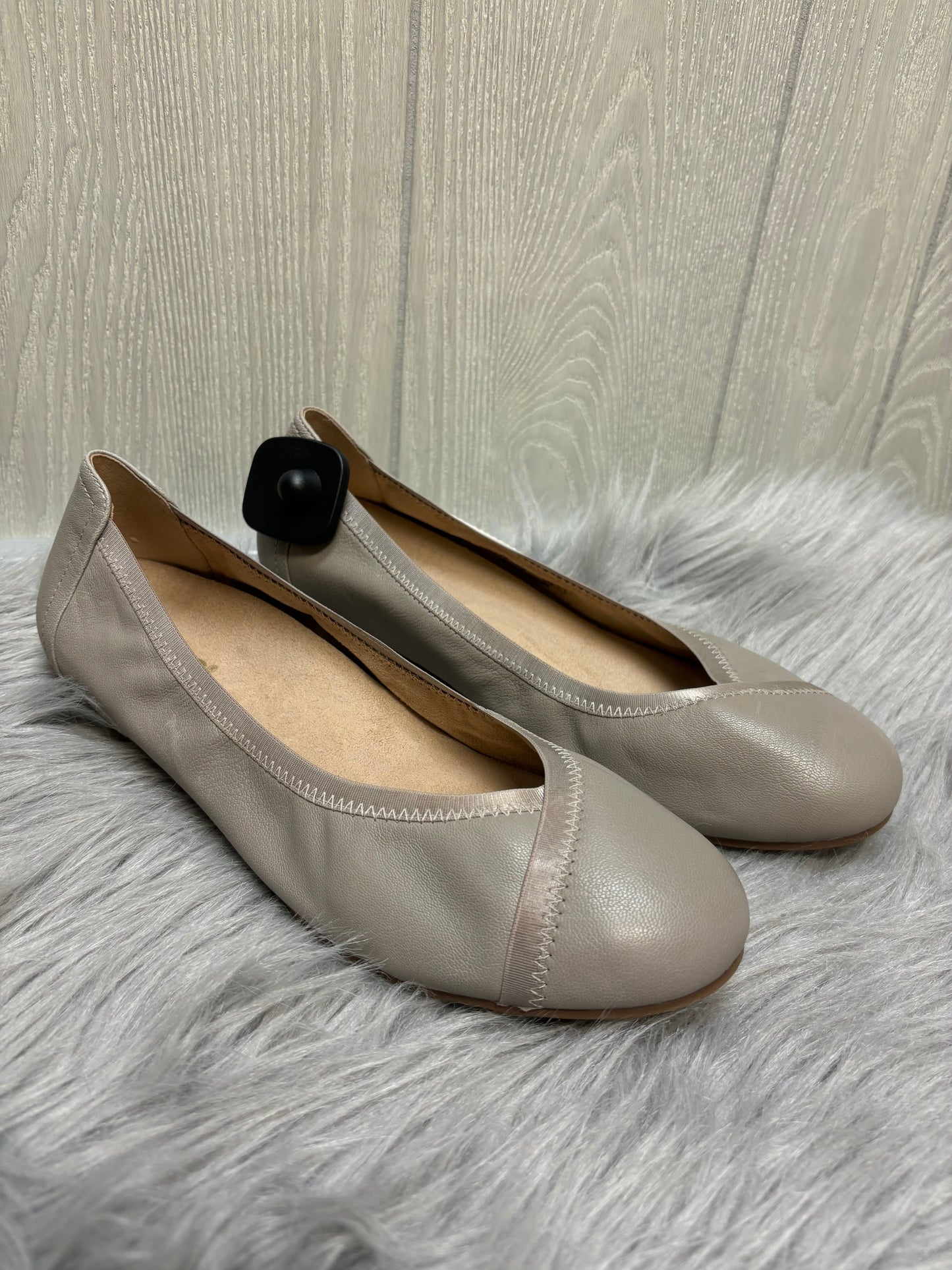 Grey Shoes Flats Vionic, Size 9.5