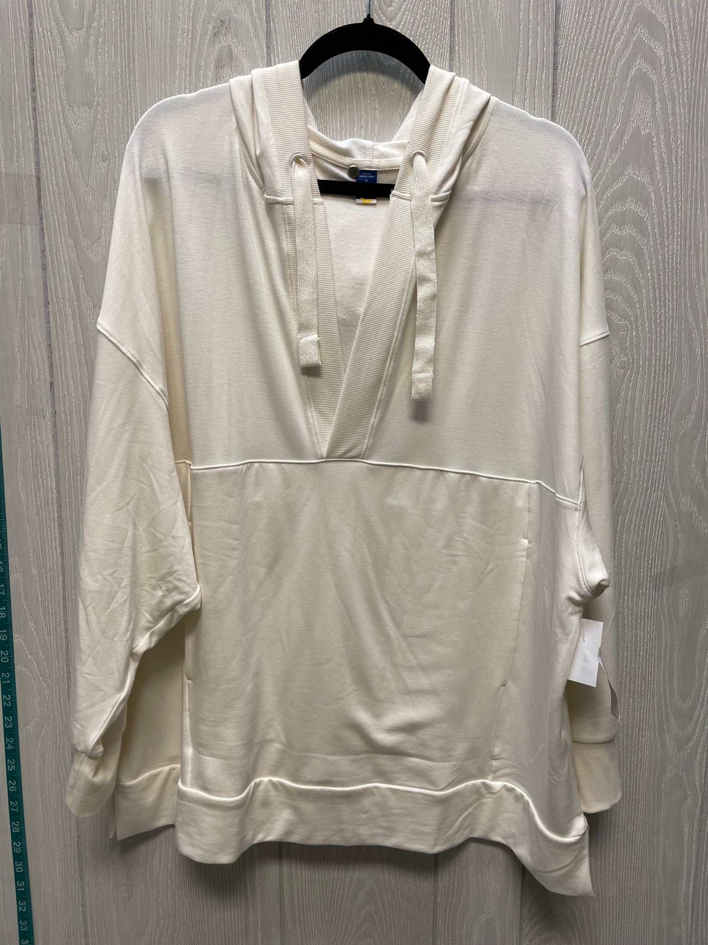 Top Long Sleeve By Old Navy In Cream, Size: Xl