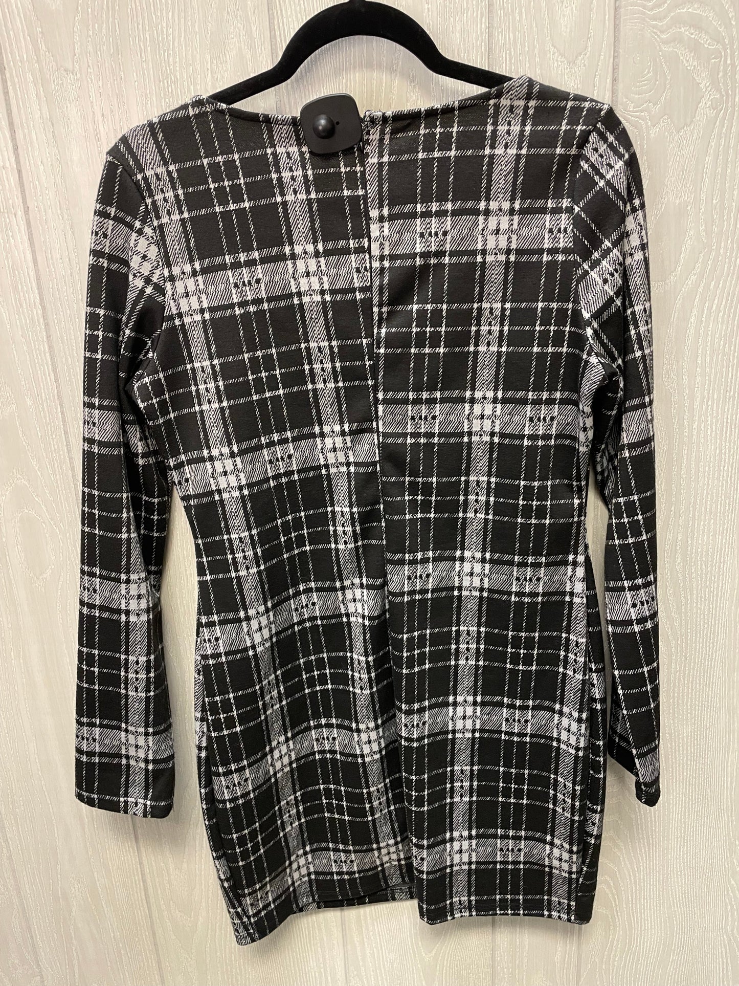 Dress Casual Short By Fashion Nova In Plaid Pattern, Size: Xl