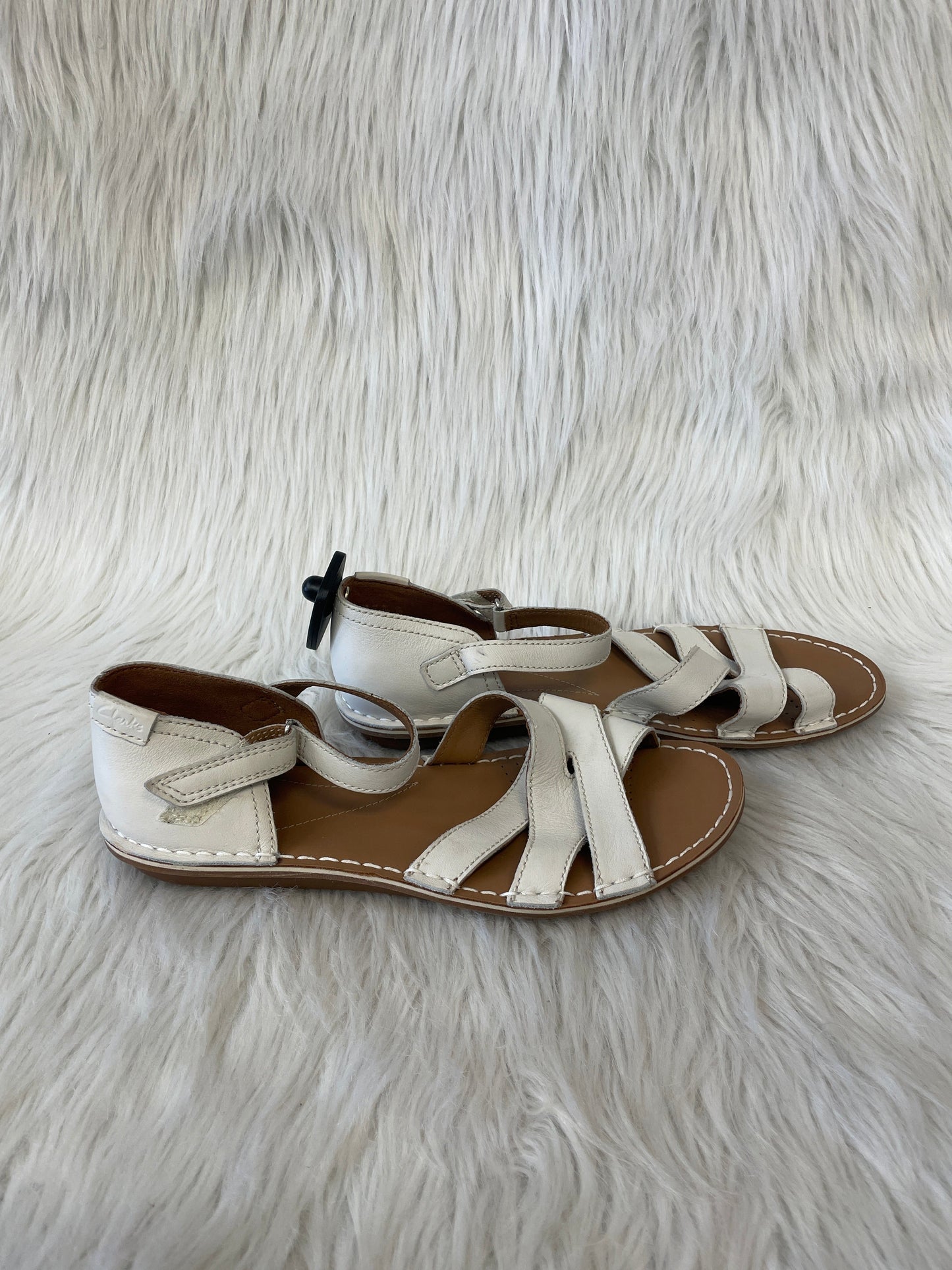 Sandals Flats By Clarks In White, Size: 10