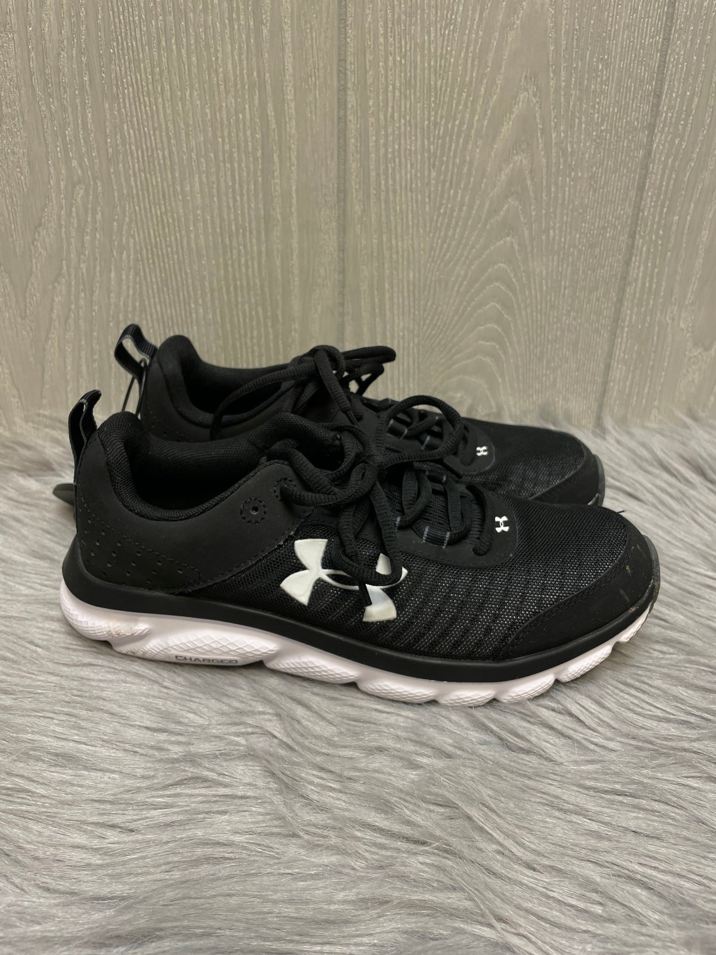 Shoes Athletic By Under Armour In Black & White, Size: 7.5