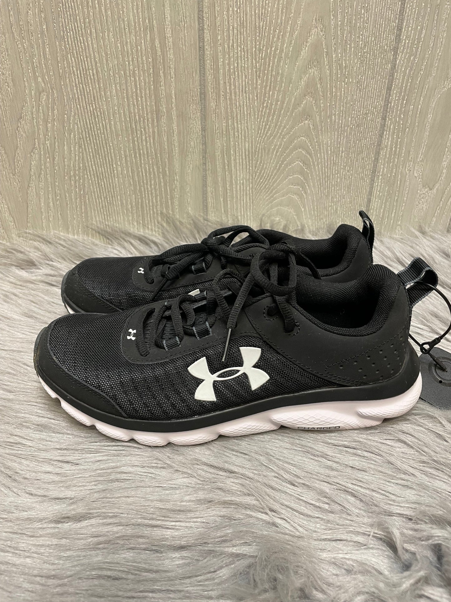 Shoes Athletic By Under Armour In Black & White, Size: 7.5