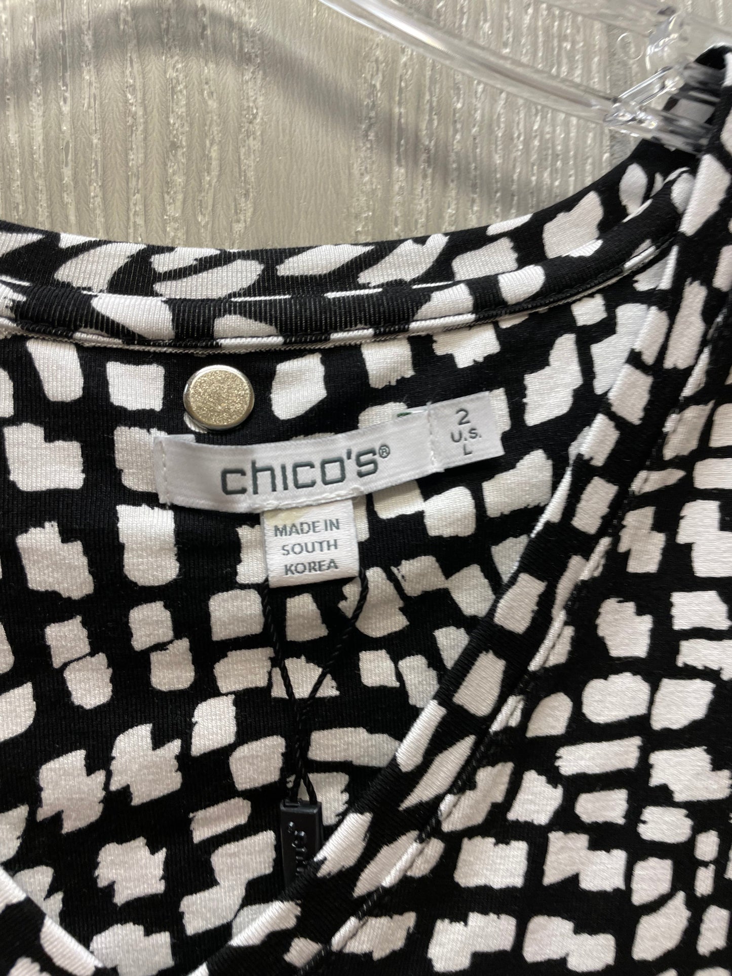 Top Short Sleeve By Chicos In Black & White, Size: L