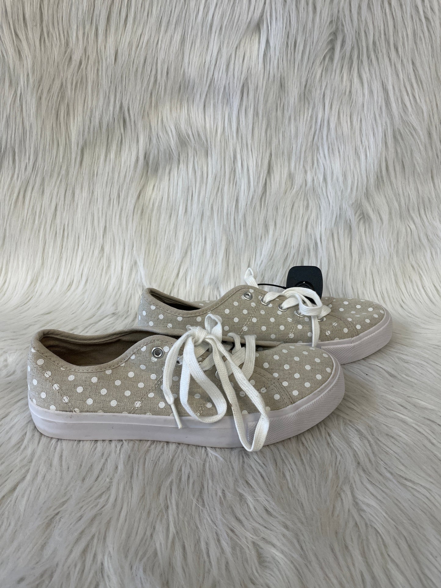 Shoes Sneakers By Torrid In Polkadot Pattern, Size: 9