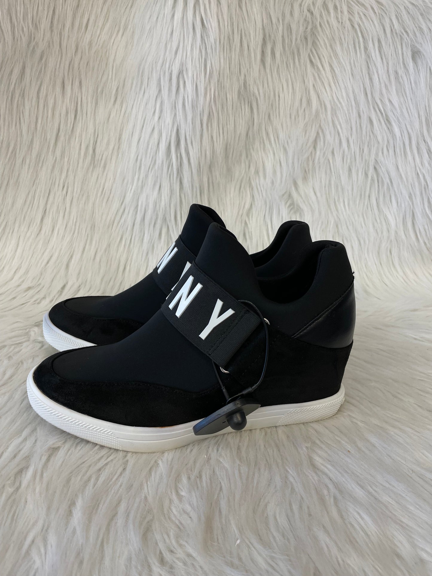 Shoes Sneakers By Dkny In Black & White, Size: 9