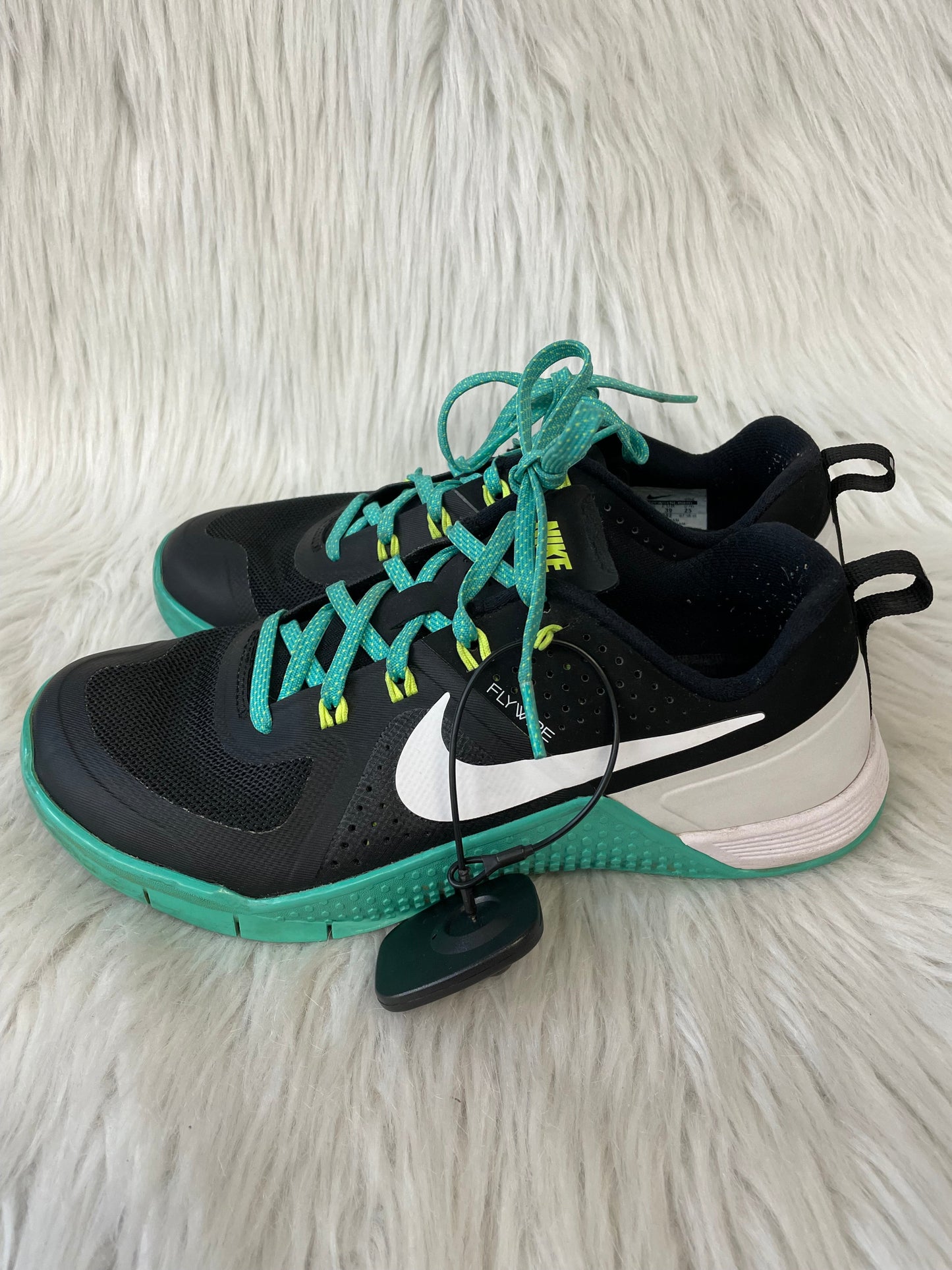 Shoes Athletic By Nike In Black & Green, Size: 8