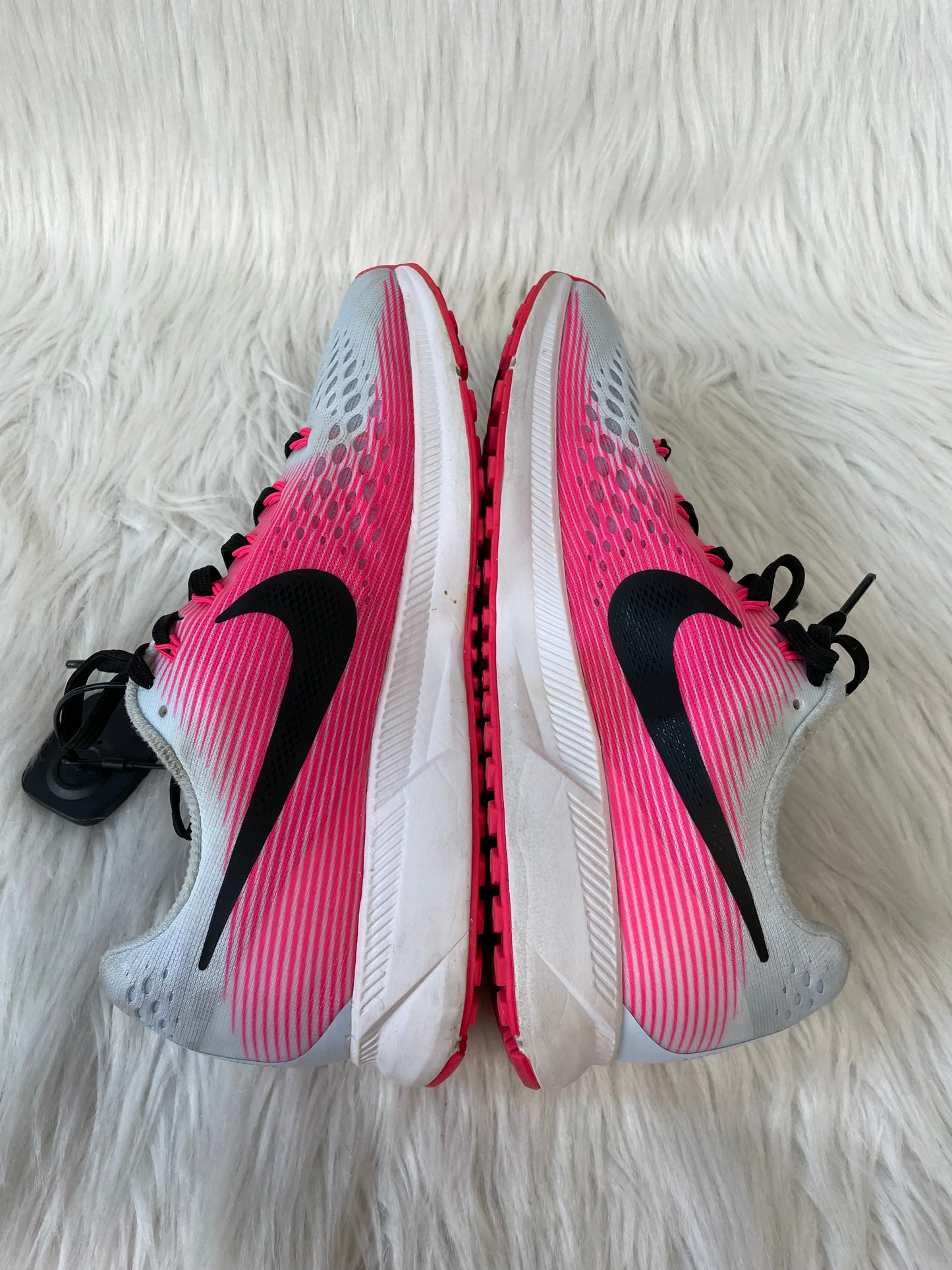 Shoes Athletic By Nike In Grey & Pink, Size: 8