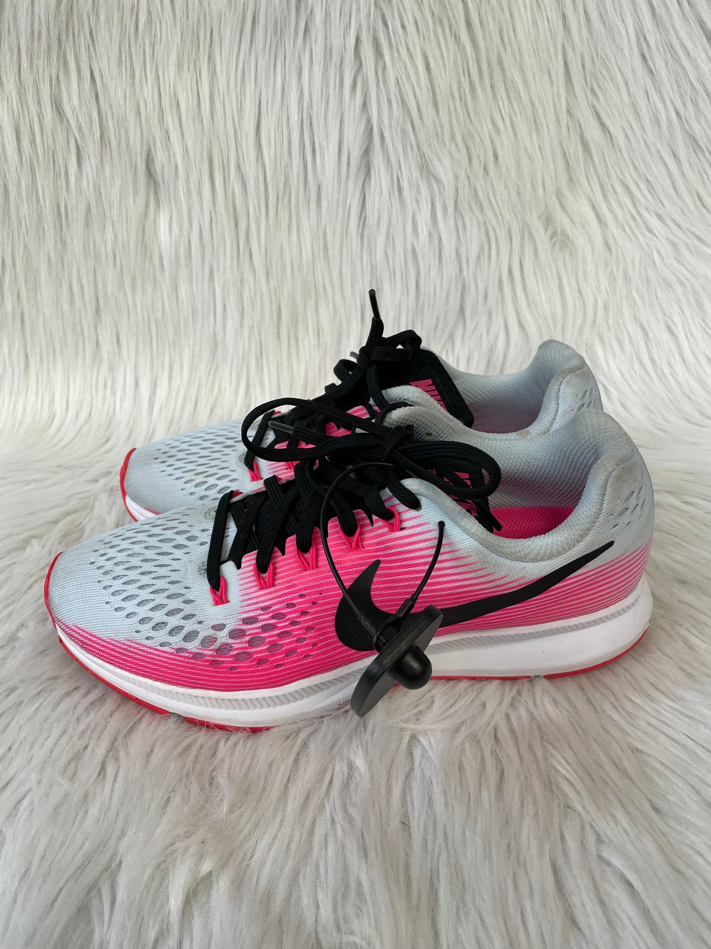 Shoes Athletic By Nike In Grey & Pink, Size: 8