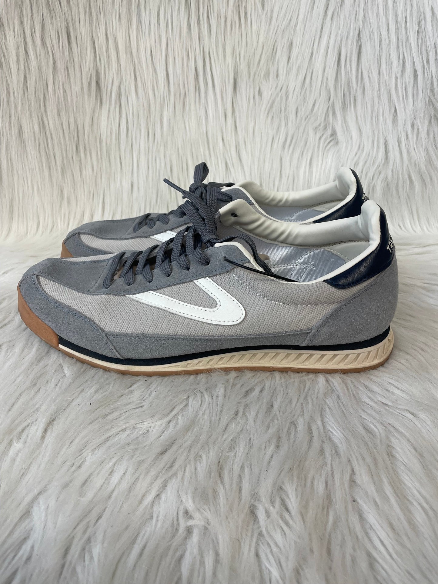 Shoes Sneakers By Cmc In Grey & White, Size: 11