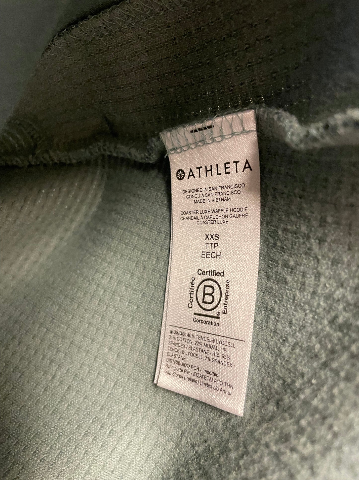 Top Long Sleeve By Athleta In Green, Size: Xs