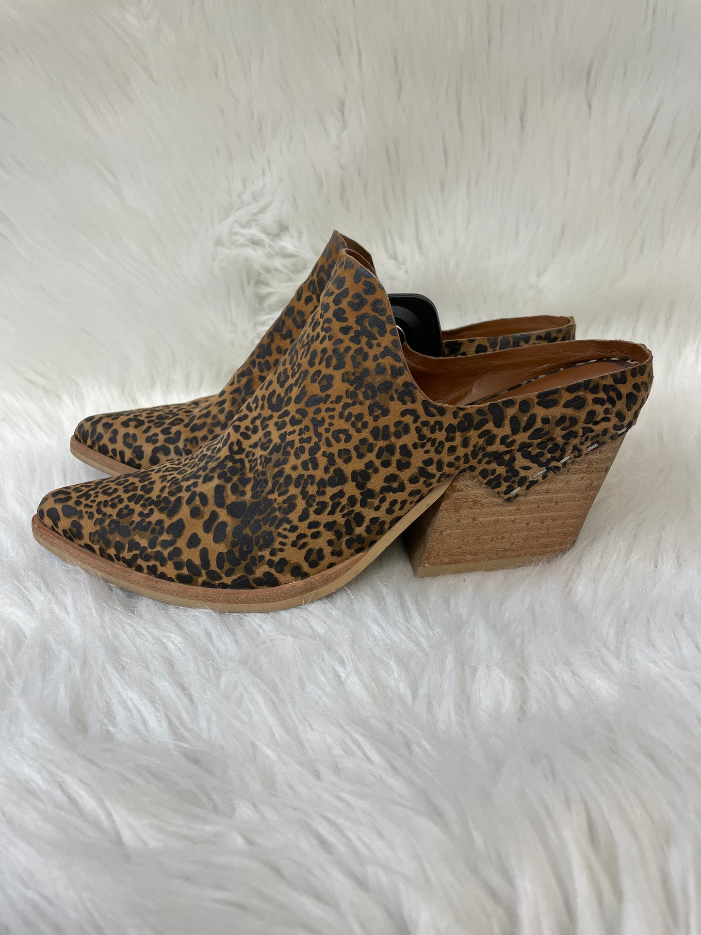 Boots Ankle Heels By Dolce Vita In Animal Print, Size: 6.5