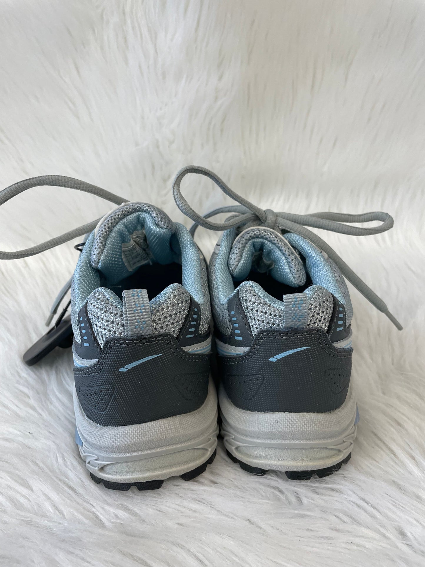 Shoes Athletic By LA GEAR  In Grey, Size: 6