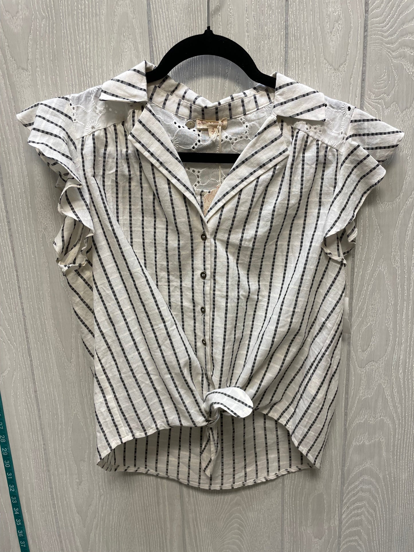 Top Short Sleeve By Hem & Thread In Striped Pattern, Size: S