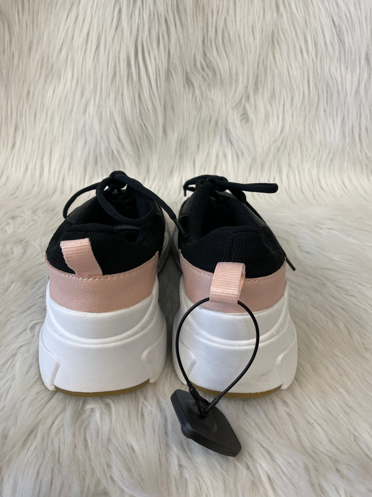 Shoes Sneakers By Zara Women In Black & Pink, Size: 8.5