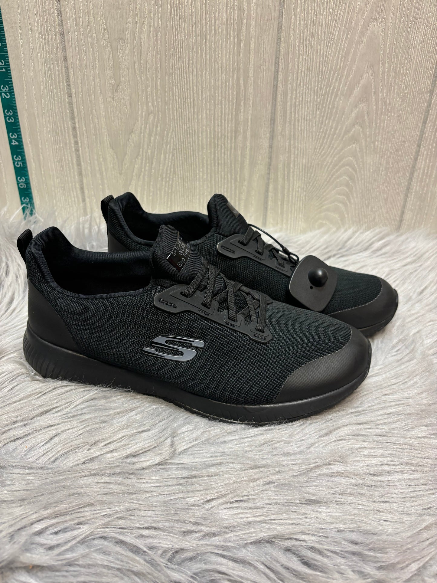 Shoes Athletic By Skechers In Black, Size: 11