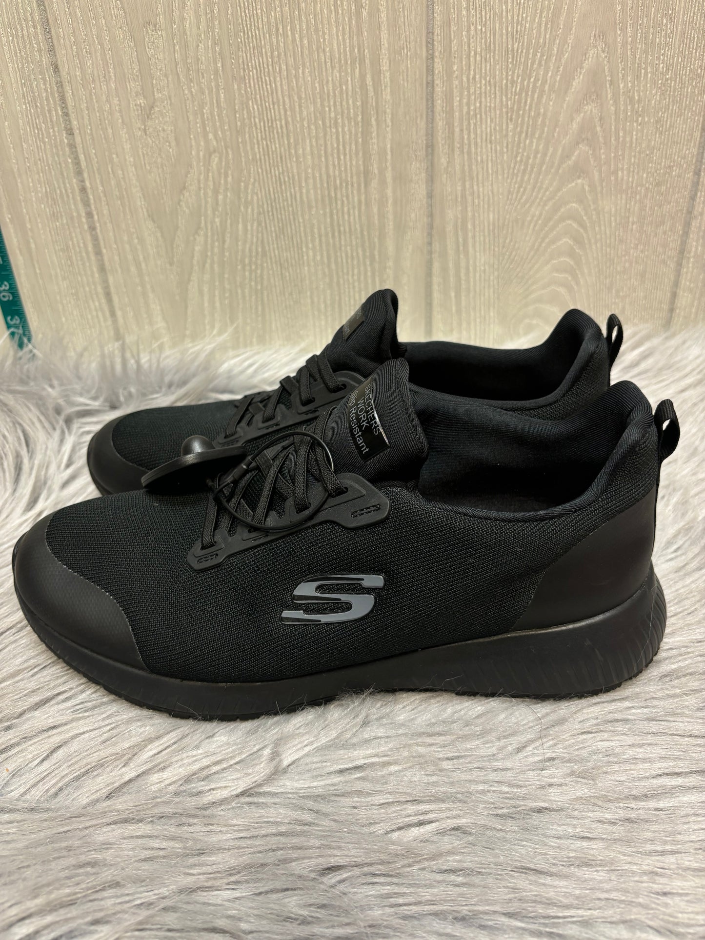 Shoes Athletic By Skechers In Black, Size: 11