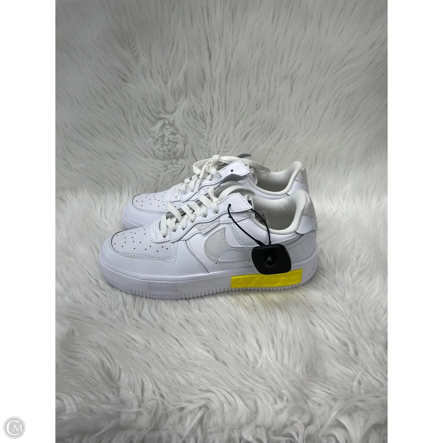Shoes Sneakers By Nike In White & Yellow, Size: 9.5