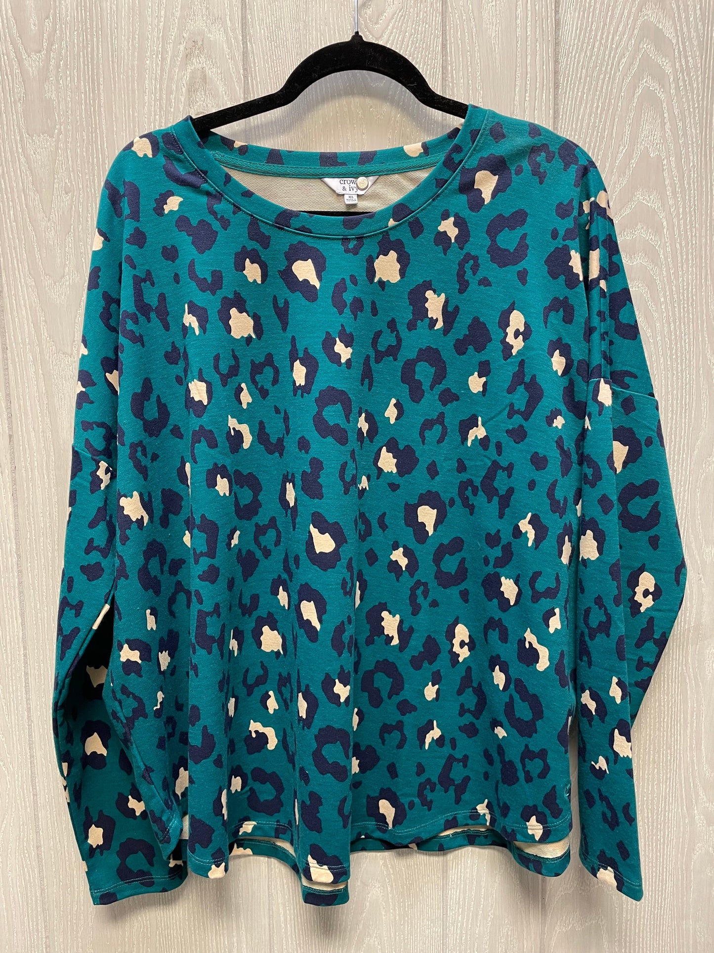 Top Long Sleeve By Crown And Ivy In Green, Size: Xl