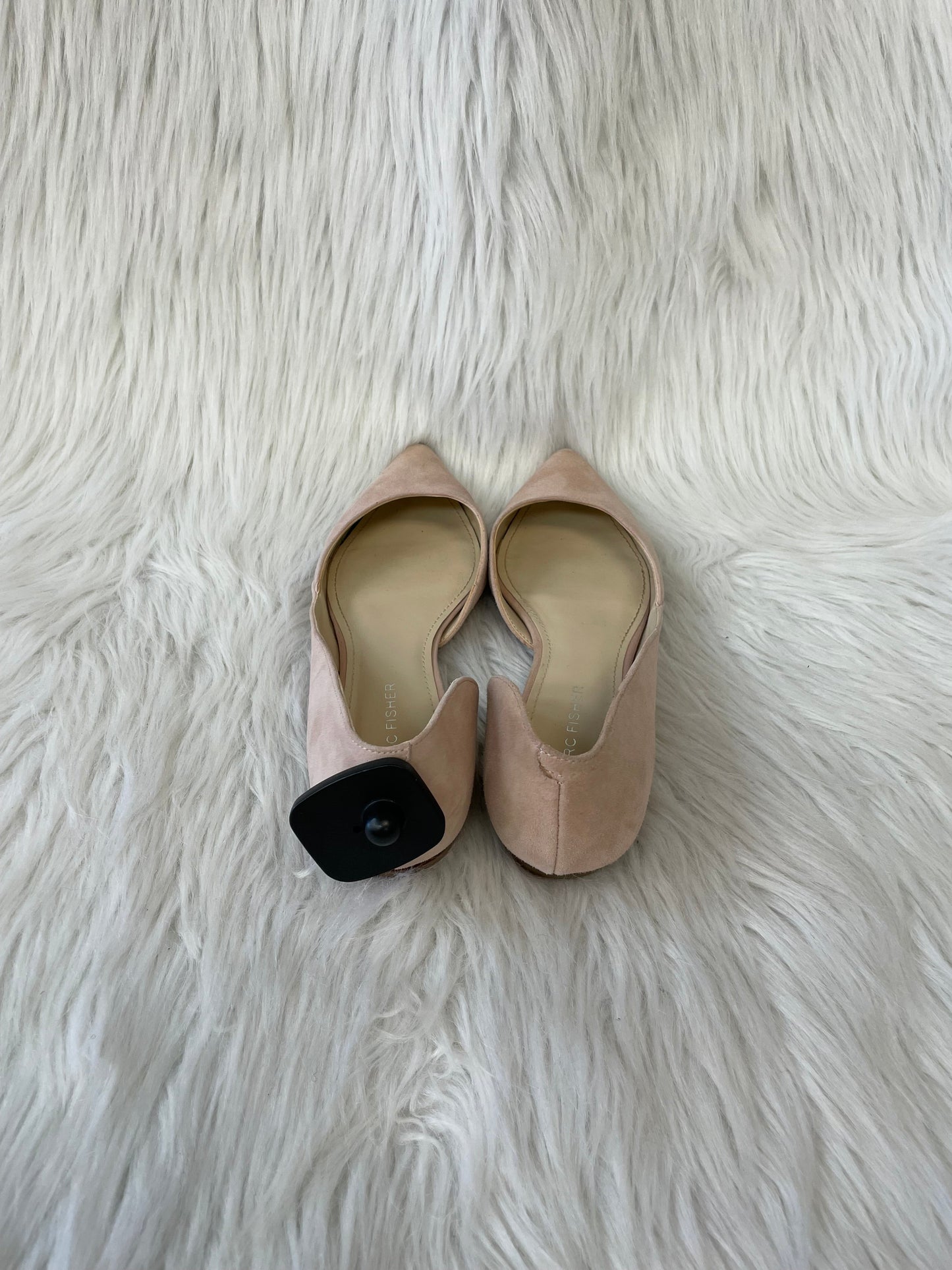 Tan Sandals Flats Marc Fisher, Size 6.5