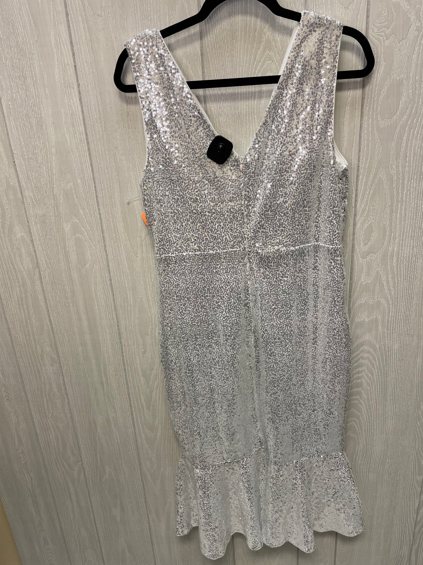 Dress Party Short By Clothes Mentor In Silver, Size: Xl