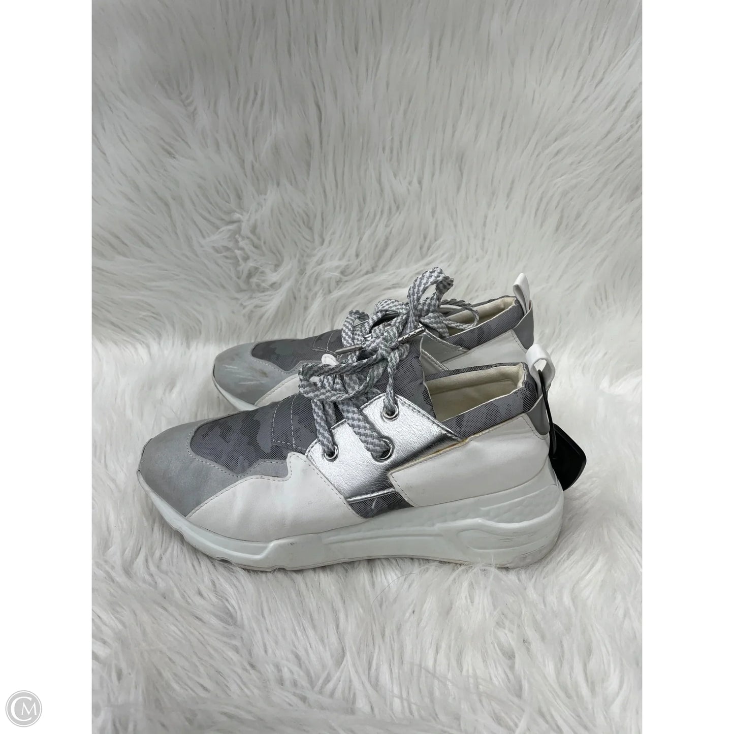 Shoes Sneakers By Steve Madden In Grey & White, Size: 9
