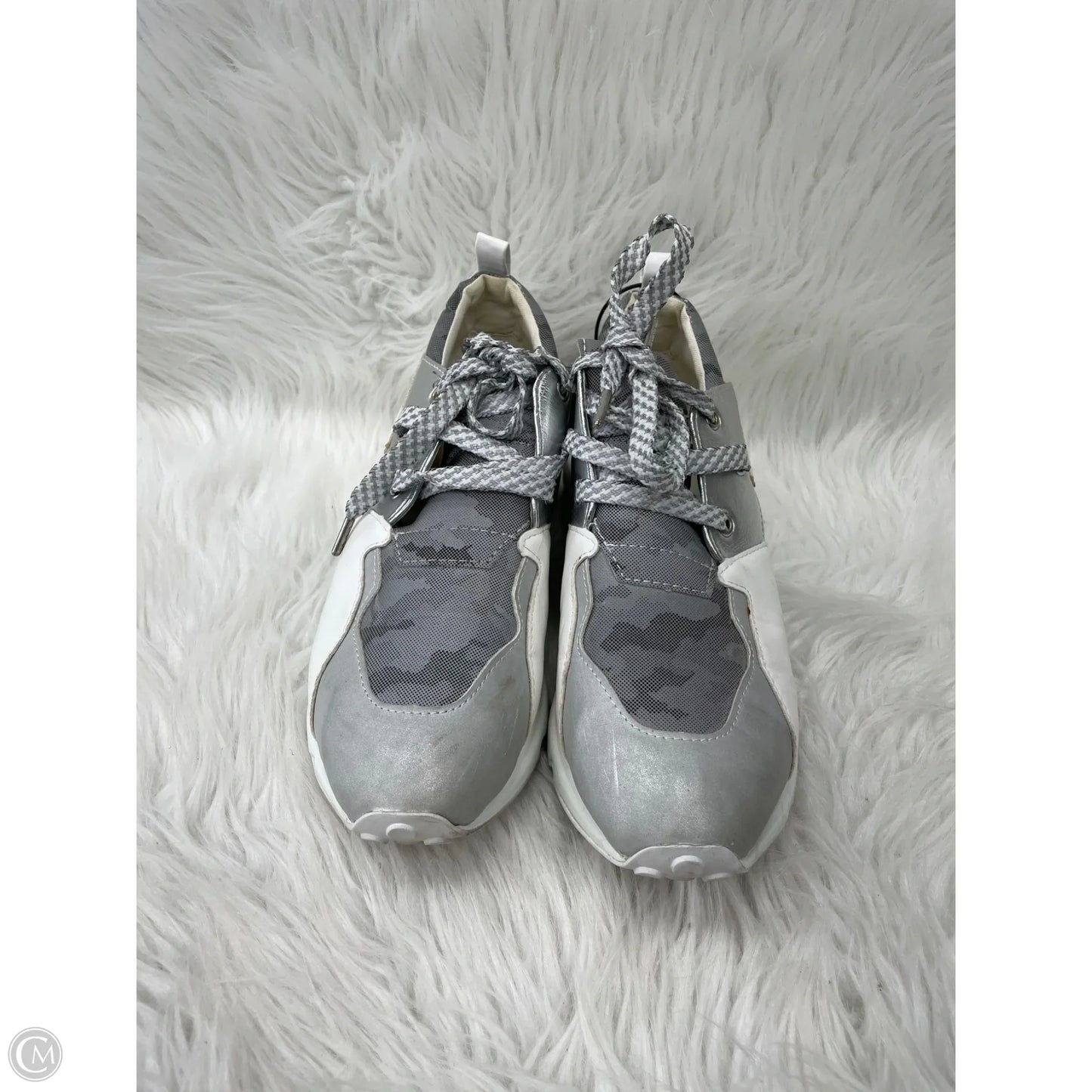 Shoes Sneakers By Steve Madden In Grey & White, Size: 9