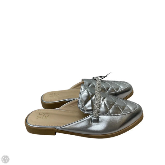 Shoes Flats By Yoki In Silver & Tan, Size: 7.5