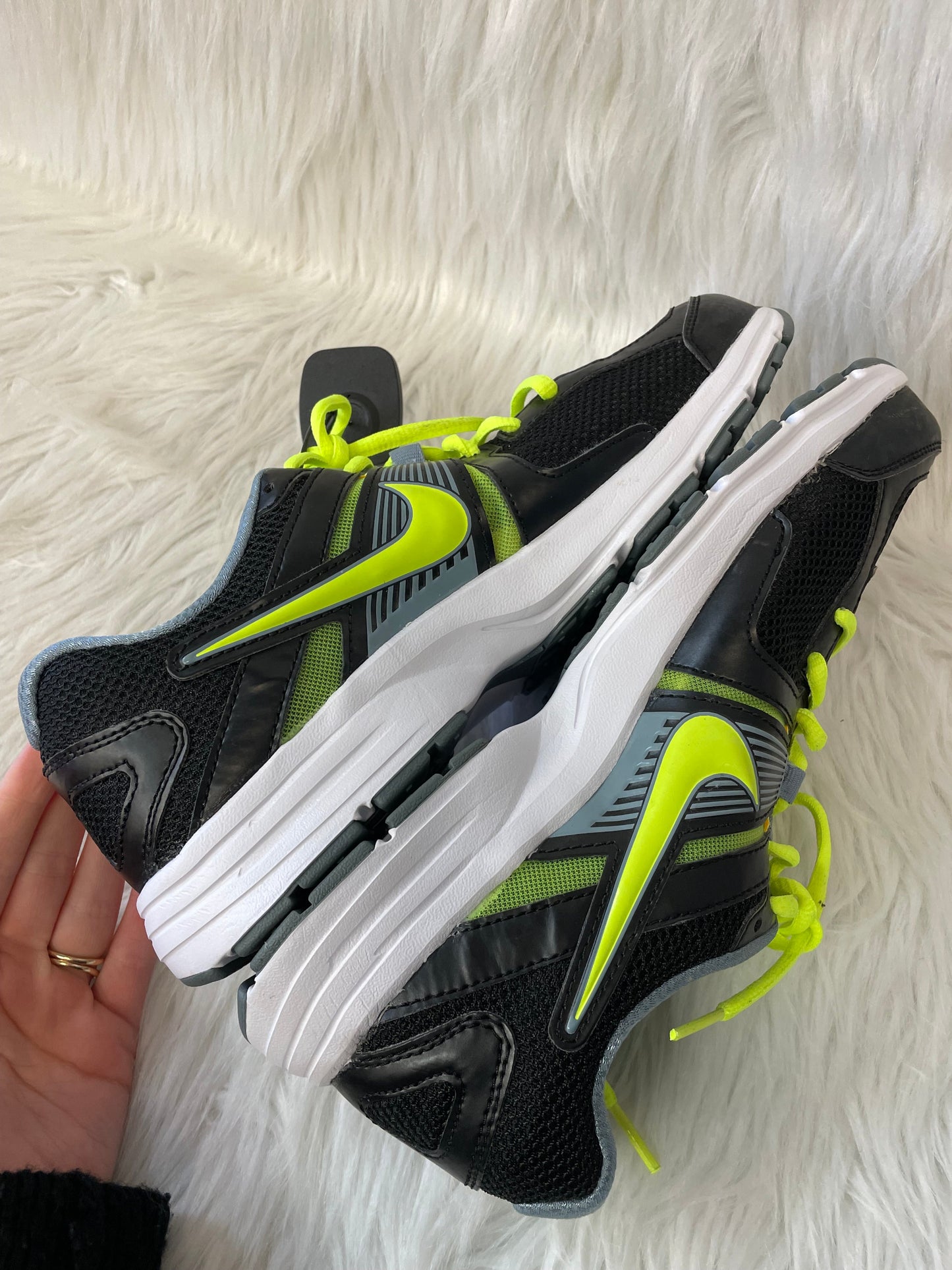 Shoes Athletic By Nike In Black & Green, Size: 8