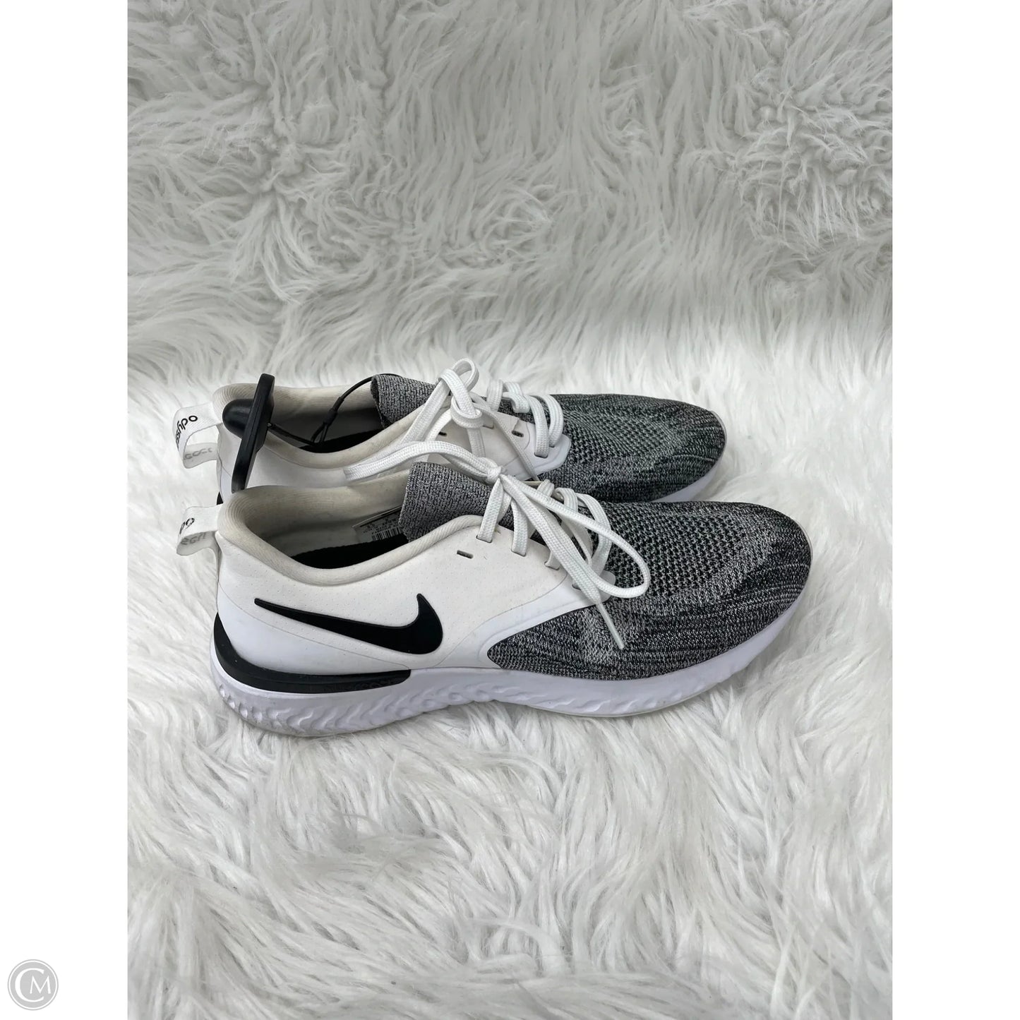 Shoes Athletic By Nike In Cream & Grey, Size: 8.5